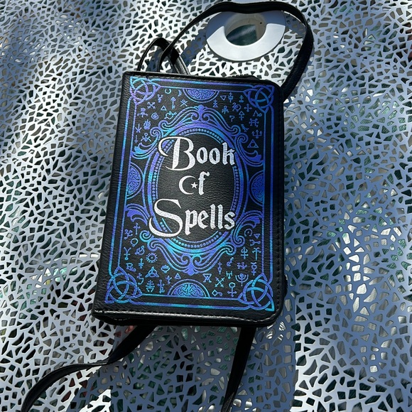 Book of Spells purse Halloween - Picture 2 of 4